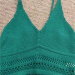 Cropped em tricot  decote e alcinha Verde