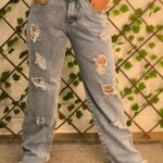 Calça Jeans Mesclada com rasgo