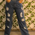 Calça Jeans Escura com detalhe na barra